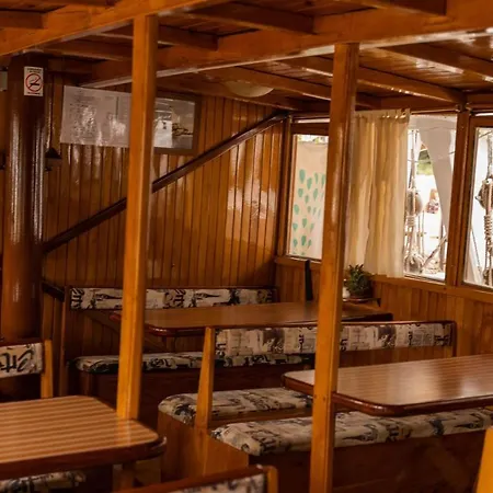 Ботель Harbor Mb 